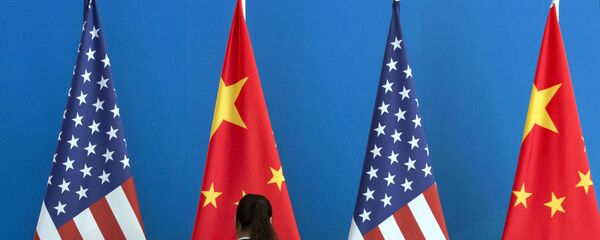 Quốc kỳ Mỹ và  Trung Quốc - Sputnik Việt Nam