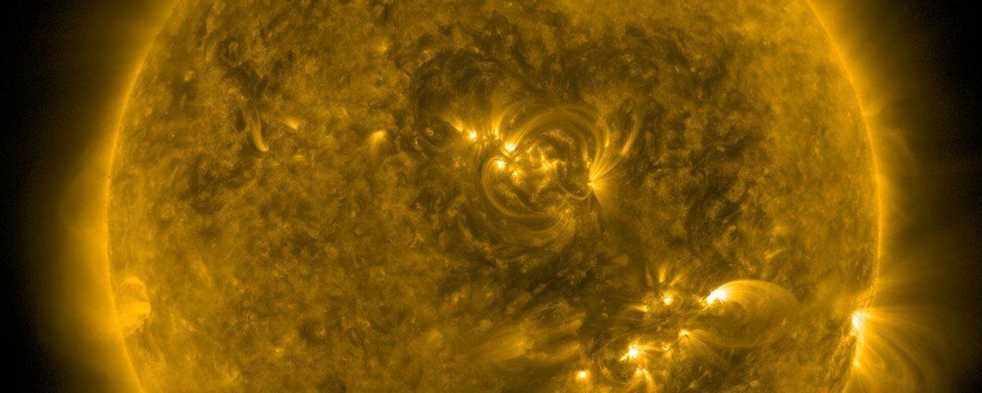 Trên Mặt trời xuất hiện trái tim từ trường  - Sputnik Việt Nam, 1920, 23.02.2025