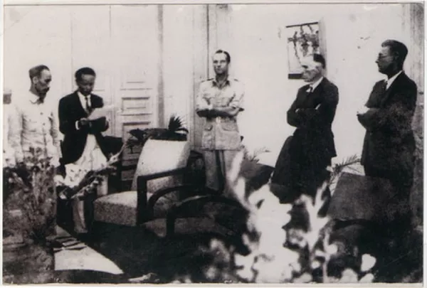 Lễ ký kết Hiệp định sơ bộ 6.3.1946 tại 38 Lý Thái Tổ, Hà Nội. Từ trái qua phải: Hồ Chí Minh, Hoàng Minh Giám, Sainteny, Pignon, Caput. Lễ ký kết Hiệp định sơ bộ 6.3.1946 tại 38 Lý Thái Tổ, Hà Nội. Từ trái qua phải: Hồ Chí Minh, Hoàng Minh Giám, Sainteny, Pignon, Caput. - Sputnik Việt Nam