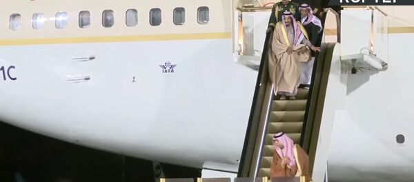 Tại sân bay “Vnukovo” thang cuốn ở máy bay của vua Ả Rập Xê-út ngừng hoạt động - Sputnik Việt Nam