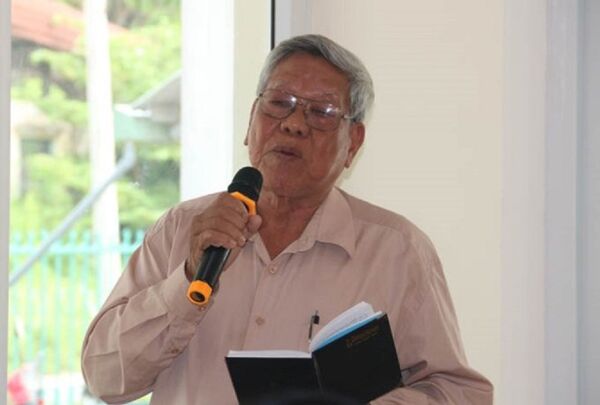 Cử tri Hoàng Đình Cảnh (phường Mỹ An, quận Ngũ Hành Sơn) nếu ý kiến và chất vấn đoàn ĐBQH TP Đà Nẵng. - Sputnik Việt Nam