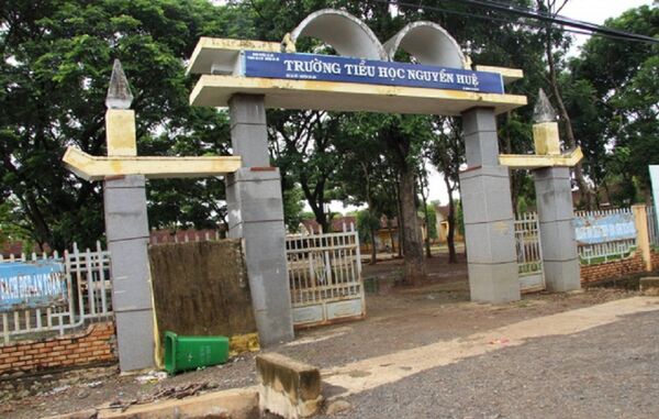 Trường tiểu học Nguyễn Huệ nơi ông Duẩn làm bảo vệ Trường tiểu học Nguyễn Huệ nơi ông Duẩn làm bảo vệ - Sputnik Việt Nam