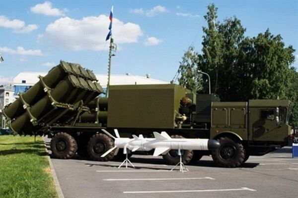 Xe mang phóng tự hành (TEL) thuộc hệ thống phòng thủ bờ biển Bal-E sử dụng đạn tên lửa Kh-35 Uran-E - Sputnik Việt Nam