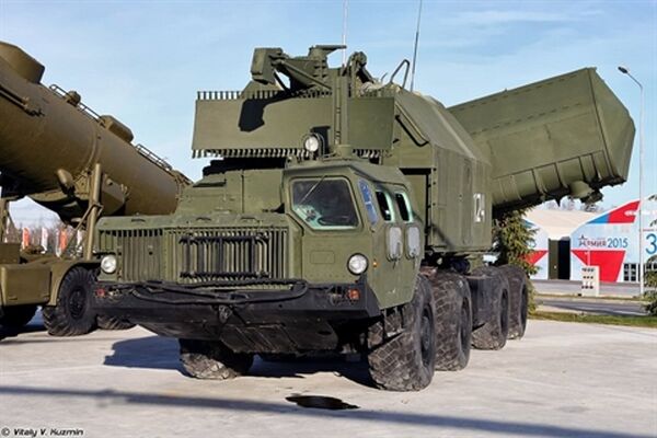 Xe mang phóng tự hành (TELAR) 3P51 của tổ hợp Rubezh được tích hợp đài radar dẫn bắn Harpoon cùng 2 ống phóng KT-161 của tên lửa P-15 Termit - Sputnik Việt Nam