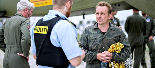 Danish submarine owner and inventor Peter Madsen lands with the help of the Danish defence in Dragor Harbor south of Copenhagen, Denmark August 11, 2017. - Sputnik Việt Nam