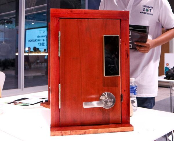 Cựu sinh viên Bách Khoa sáng tạo chiếc khóa thông minh, chủ nhà Airbnb có thể check-in, check-out cho khách từ xa mà vẫn an toàn - Sputnik Việt Nam