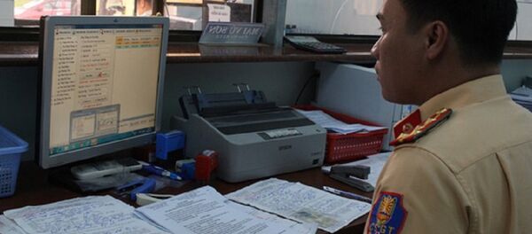 CSGT thực hiện việc kiểm tra, xử lý vi phạm thông qua hình ảnh. - Sputnik Việt Nam