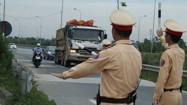 Cảnh sát giao thông làm nhiệm vụ. - Sputnik Việt Nam