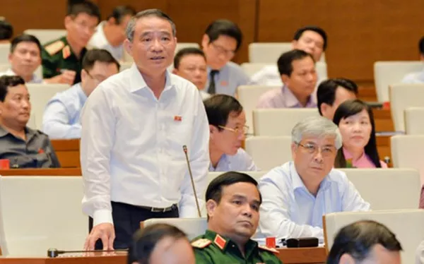 Đại biểu Quốc hội Trương Quang Nghĩa phát biểu trên Hội trường Đại biểu Quốc hội Trương Quang Nghĩa phát biểu trên Hội trường - Sputnik Việt Nam