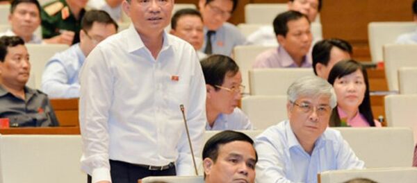 Đại biểu Quốc hội Trương Quang Nghĩa phát biểu trên Hội trường Đại biểu Quốc hội Trương Quang Nghĩa phát biểu trên Hội trường - Sputnik Việt Nam