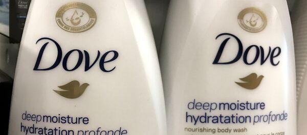 Two bottles of Dove's Deep Moisture body wash are displayed in Toronto, Ontario, Canada, October 8, 2017 - Sputnik Việt Nam