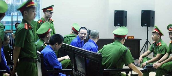 Nguyễn Văn Tình và đồng phạm tại tòa. - Sputnik Việt Nam