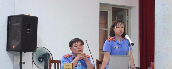 Đại diện VKSND TP. Hà Nội đang đối đáp lại - Sputnik Việt Nam