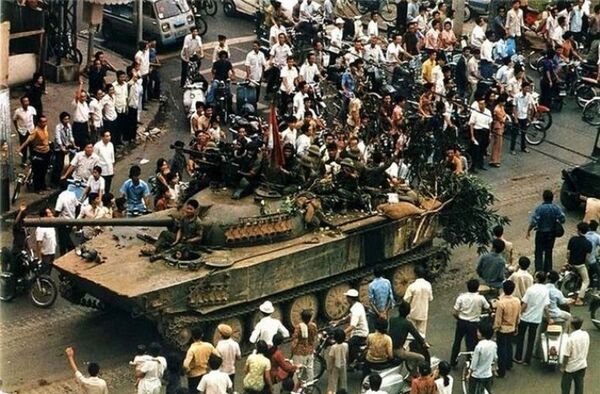 xe tăng hạng nhẹ K-63-85 giữa nhân dân Sài Gòn - Sputnik Việt Nam