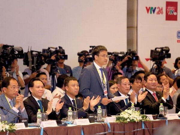 Cộng đồng doanh nghiệp, doanh nhân đang cần môi trường kinh doanh công khai, minh bạch, an toàn, chi phí kinh doanh hợp lý, rủi ro thấp để lớn mạnh. Cộng đồng doanh nghiệp, doanh nhân đang cần môi trường kinh doanh công khai, minh bạch, an toàn, chi phí kinh doanh hợp lý, rủi ro thấp để lớn mạnh. - Sputnik Việt Nam