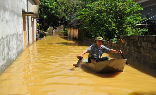 Tỉnh Ninh Bình. Đường làng biến thành kênh rạch. - Sputnik Việt Nam