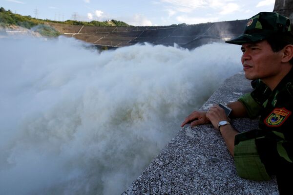 Xả lũ khẩn cấp từ hồ chứa của Trạm thủy điện Hòa Bình”  - Sputnik Việt Nam