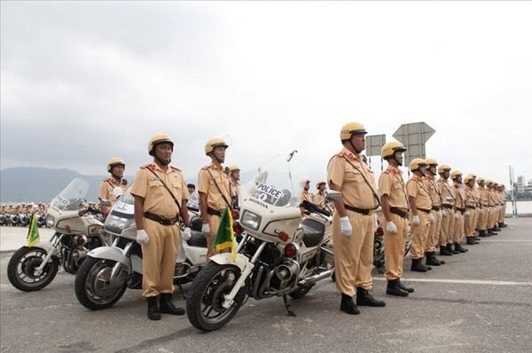 Hàng trăm mô tô phân khối lớn hiện đại làm nhiệm vụ dẫn đoàn - Sputnik Việt Nam