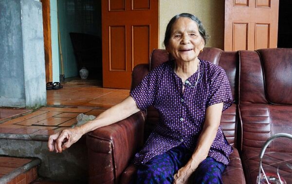 Bà Phan Thị Ban, vợ liệt sĩ đang sống khỏe mạnh nhưng bị khai tử...nhầm! Bà Phan Thị Ban, vợ liệt sĩ đang sống khỏe mạnh nhưng bị khai tử...nhầm! - Sputnik Việt Nam