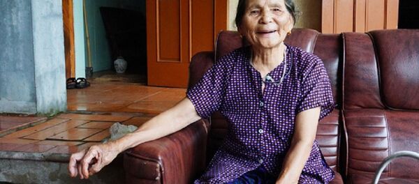 Bà Phan Thị Ban, vợ liệt sĩ đang sống khỏe mạnh nhưng bị khai tử...nhầm! - Sputnik Việt Nam