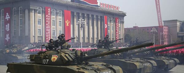 Военный парад, посвященный 105-летию со дня рождения Ким Ир Сена в Пхеньяне, Северная Корея - Sputnik Việt Nam