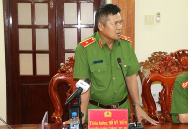 Thiếu tướng Hồ Sỹ Tiến phát biểu tại buổi họp báo - Sputnik Việt Nam