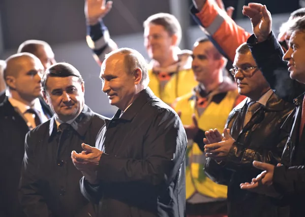 Tổng thống Nga Vladimir Putin trong chuyến thăm làm việc tại St Petersburg Tổng thống Nga Vladimir Putin trong chuyến thăm làm việc tại St Petersburg - Sputnik Việt Nam