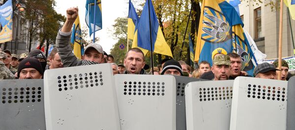 Những người tham gia hành động phản đối gần tòa nhà Verkhovnaya Rada Ukraina ở Kiev - Sputnik Việt Nam