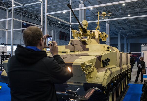 Tổ hợp robot trinh sát và tấn công trên mặt đất Vikhr - Sputnik Việt Nam