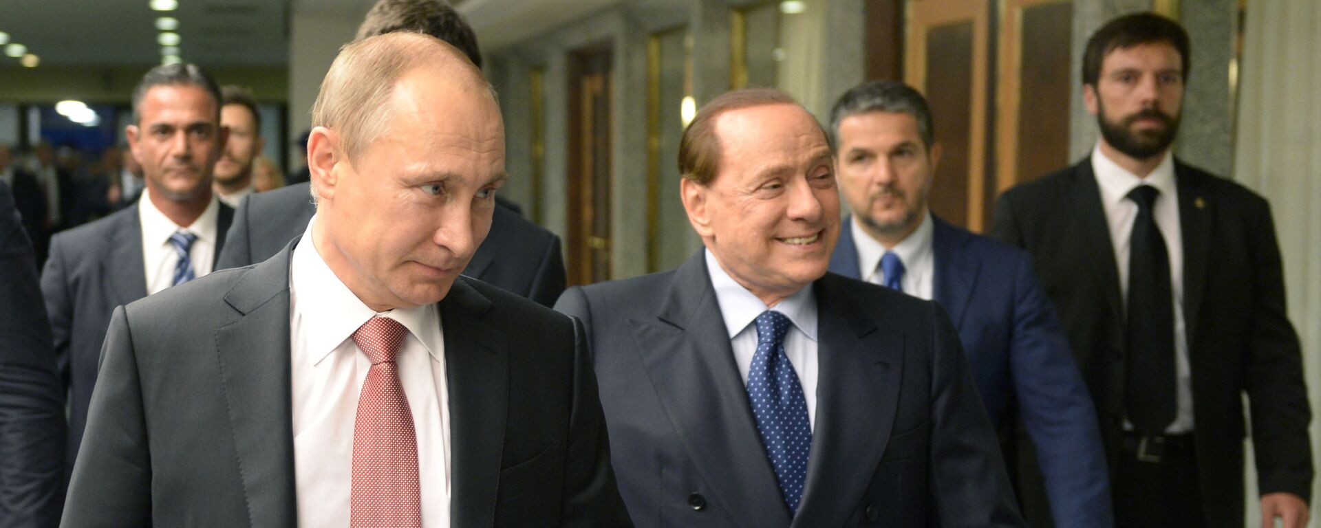 Tổng thống Nga Vladimir Putin và cựu Thủ tướng Italy Silvio Berlusconi  - Sputnik Việt Nam, 1920, 08.09.2022