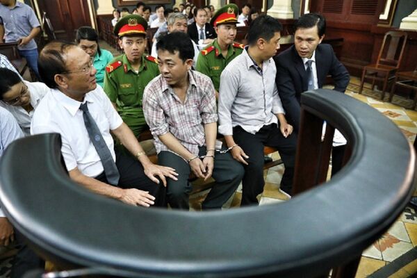 Nguyễn Minh Hùng và Nguyễn Mạnh Cường trước giờ xét xử Nguyễn Minh Hùng và Nguyễn Mạnh Cường trước giờ xét xử - Sputnik Việt Nam