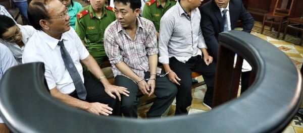 Nguyễn Minh Hùng và Nguyễn Mạnh Cường trước giờ xét xử Nguyễn Minh Hùng và Nguyễn Mạnh Cường trước giờ xét xử - Sputnik Việt Nam