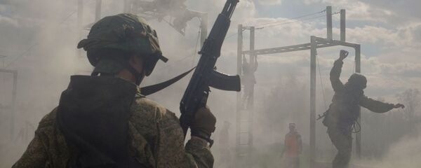 Các chiến sĩ vượt qua kỳ thi chứng chỉ. - Sputnik Việt Nam