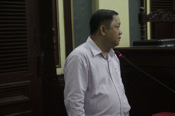 Ông Giang Hán Minh đại diện Bộ Y tế từ chối trả lời câu hỏi của HĐXX Ông Giang Hán Minh đại diện Bộ Y tế từ chối trả lời câu hỏi của HĐXX - Sputnik Việt Nam