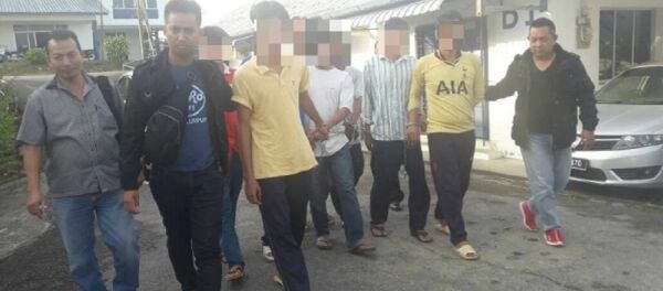 8 người Việt bị bắt vì hành vi xâm hại bé gái 4 tuổi. 8 người Việt bị bắt vì hành vi xâm hại bé gái 4 tuổi. - Sputnik Việt Nam