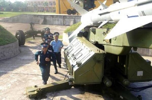 Bệ phóng tên lửa phòng không S-75 (SA-2) của Trung đoàn 275 - Sputnik Việt Nam