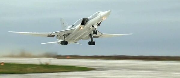 Máy bay Nga Tu-22M3 tấn công các điểm kiểm soát của IS* tại Syria - Sputnik Việt Nam