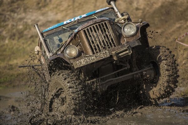 Đoàn xe địa hình ghé vào làng Ozernoye, vùng Chuisky nhân  kỷ niệm sinh nhật Câu lạc bộ off-road Shturmovik - Sputnik Việt Nam