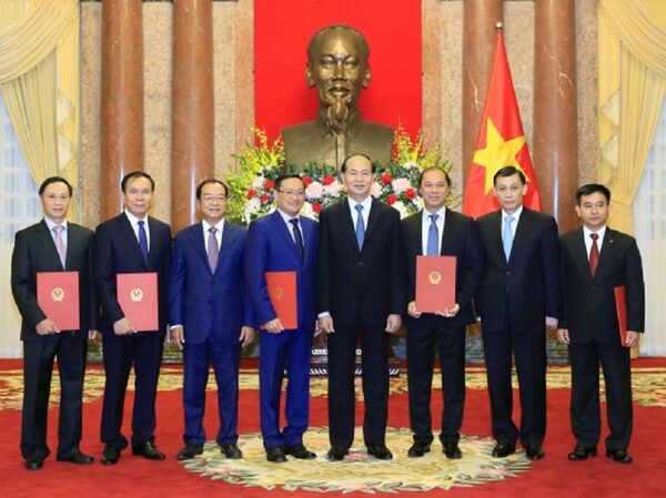 Chủ tịch nước Trần Đại Quang trao Quyết định phong hàm Đại sứ bậc I và Đại sứ bậc II cho các cán bộ công chức của Bộ Ngoại giao. - Sputnik Việt Nam