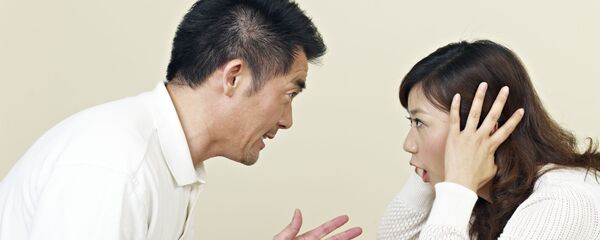 Người đàn ông và người phụ nữ đang cãi nhau Người đàn ông và người phụ nữ đang cãi nhau - Sputnik Việt Nam