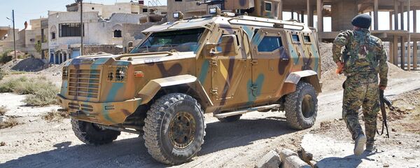 Xe bọc thép Mỹ và quân nhân SDF Xe bọc thép Mỹ và quân nhân SDF - Sputnik Việt Nam