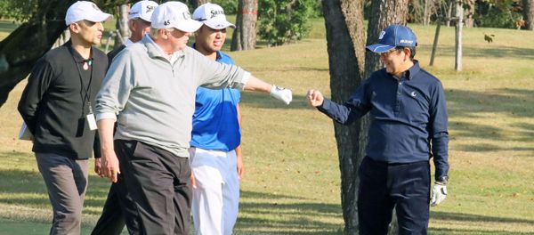 Các ông Trump và Abe đấu golf - Sputnik Việt Nam