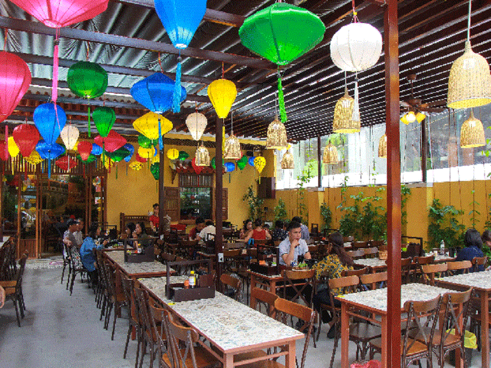 Nhà hàng Mì Quảng Ếch được lựa chọn là một trong hơn 60 cơ sở ẩm thực đảm bảo điều kiện phục vụ các đại biểu APEC. - Sputnik Việt Nam