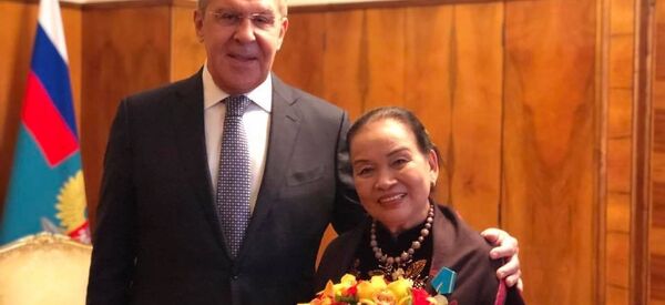 Bà Nguyễn Tuyết Minh và Bộ trưởng Ngoại giao Nga Sergei Lavrov - Sputnik Việt Nam