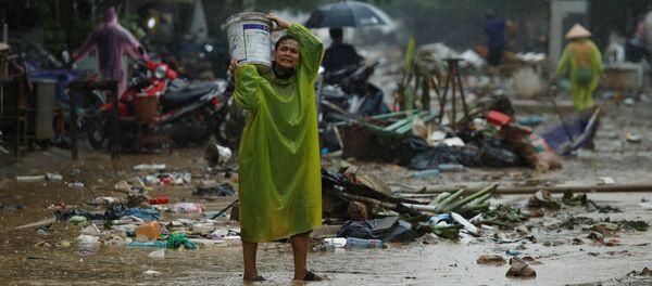 Những nơi nước đã rút, đường phố đã được dọn dẹp khỏi bùn lầy và rác. - Sputnik Việt Nam