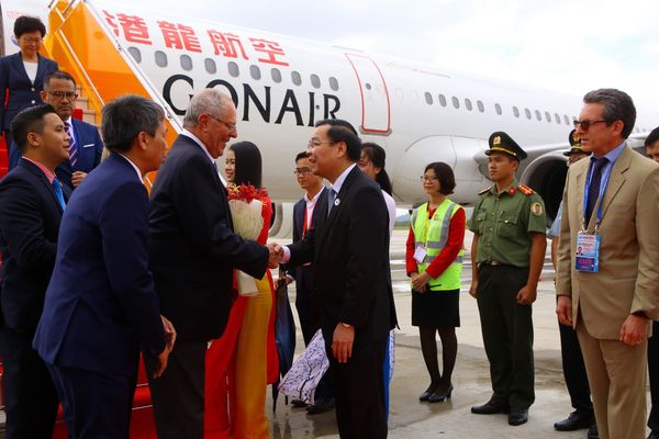 Nhận lời mời của Chủ tịch nước Trần Đại Quang và Phu nhân, Đoàn lãnh đạo Cấp cao Peru do Tổng thống Pedro Pablo Kuczynski và Phu nhân dẫn đầu tham dự Tuần lễ Cấp cao APEC 2017, tại thành phố Đà Nẵng. Bộ trưởng Bộ Khoa học và Công nghệ Chu Ngọc Anh đón đoàn tại Sân bay Quốc tế Đà Nẵng sáng 9/11. - Sputnik Việt Nam