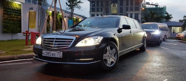 Chiếc Mercedes-Maybach S600 Pullman Guard trong đoàn hộ tống Tổng thống Nga Vladimir Putin - Sputnik Việt Nam