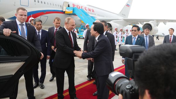 Tổng thống Nga Vladimir Putin đến Việt Nam tham dự hội nghị thượng đỉnh APEC - Sputnik Việt Nam