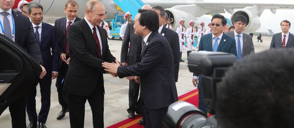 Tổng thống Nga Vladimir Putin đến Việt Nam tham dự hội nghị thượng đỉnh APEC - Sputnik Việt Nam