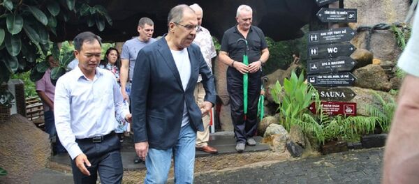 Ngoại trưởng Nga lưu lại đây hơn 6 giờ đồng hồ để tham quan và trải nghiệm các dịch vụ tắm suối khoáng nóng, tắm bùn... - Sputnik Việt Nam